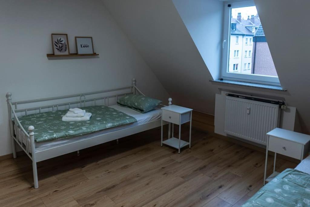 Moderne Ferienwohnung In Gelsenkirchen-Schalke Fuer 1 Bis 7 Personen Mit Terrasse, Ideal Fuer Gruppen & Stadionbesuche Екстериор снимка