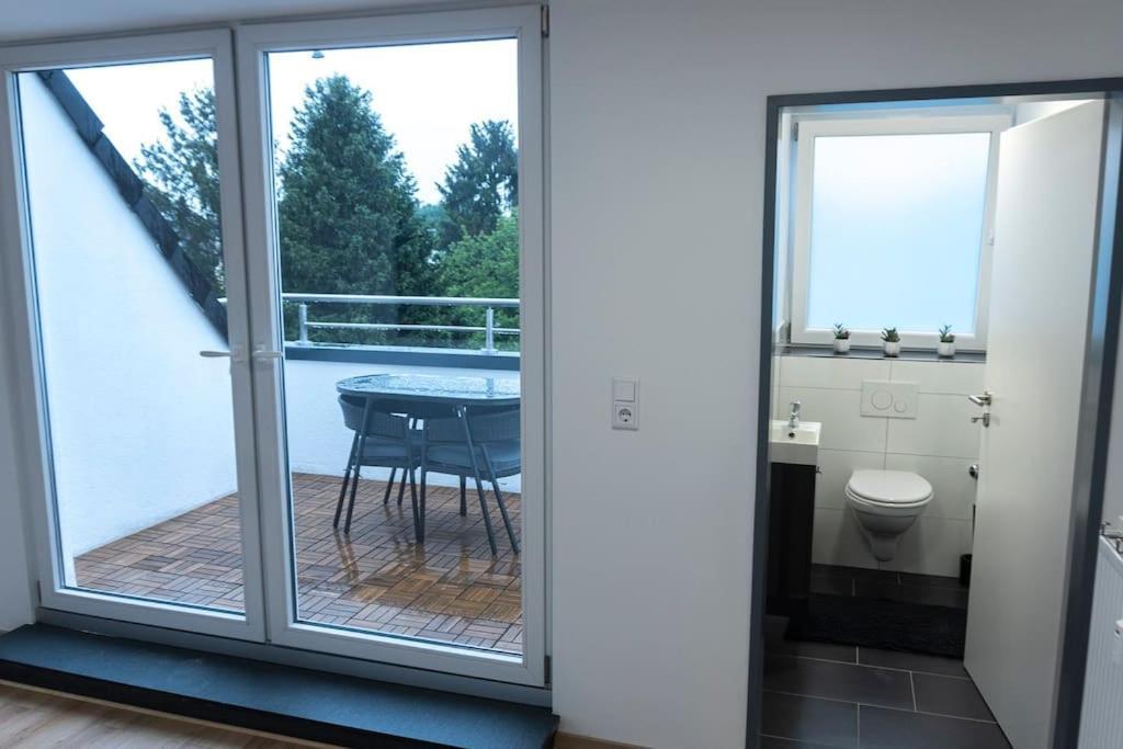 Moderne Ferienwohnung In Gelsenkirchen-Schalke Fuer 1 Bis 7 Personen Mit Terrasse, Ideal Fuer Gruppen & Stadionbesuche Екстериор снимка