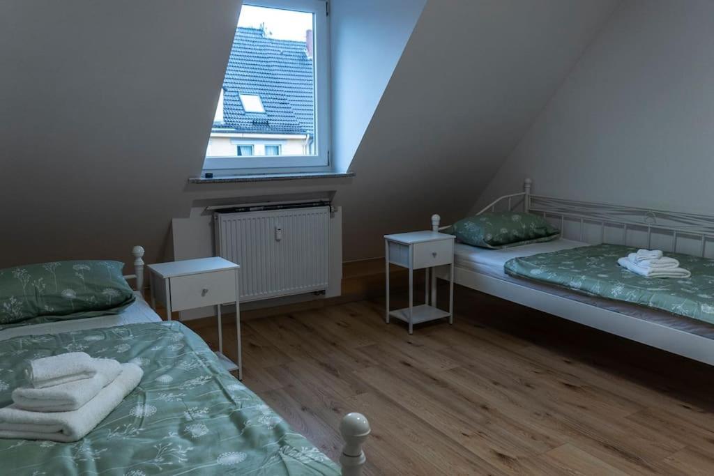 Moderne Ferienwohnung In Gelsenkirchen-Schalke Fuer 1 Bis 7 Personen Mit Terrasse, Ideal Fuer Gruppen & Stadionbesuche Екстериор снимка