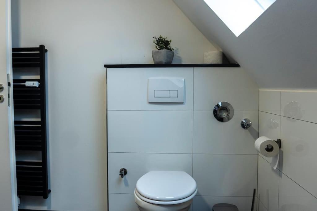 Moderne Ferienwohnung In Gelsenkirchen-Schalke Fuer 1 Bis 7 Personen Mit Terrasse, Ideal Fuer Gruppen & Stadionbesuche Екстериор снимка