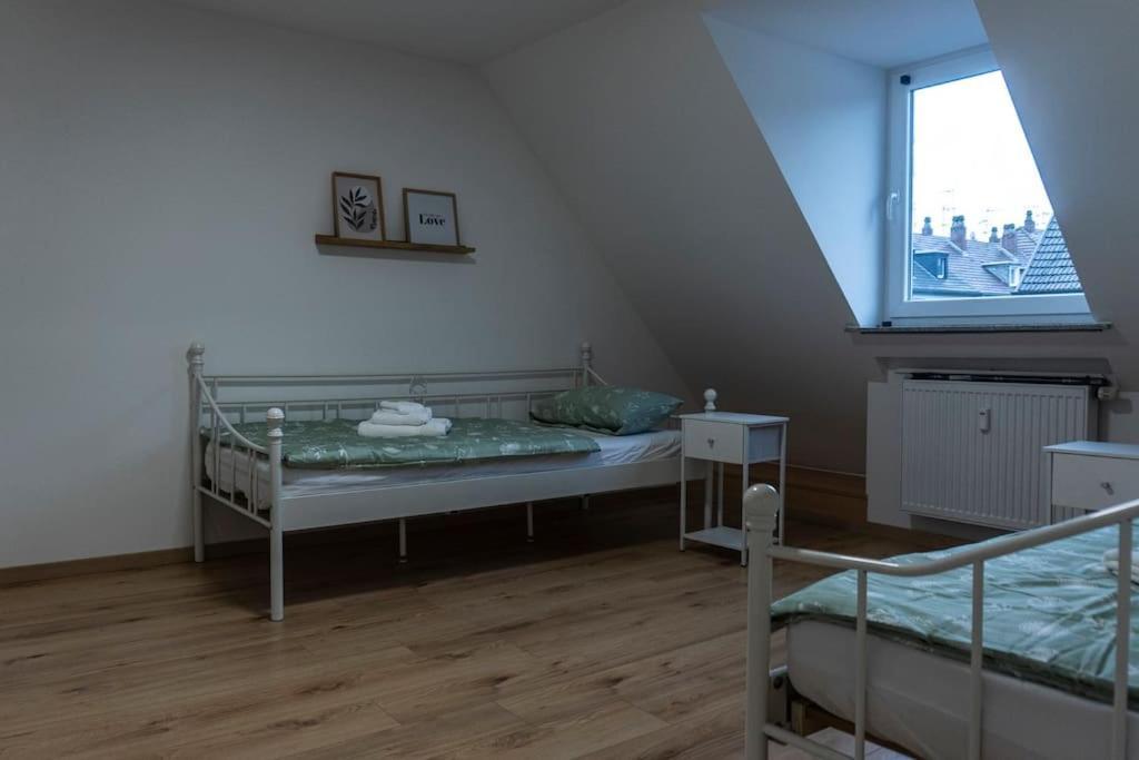 Moderne Ferienwohnung In Gelsenkirchen-Schalke Fuer 1 Bis 7 Personen Mit Terrasse, Ideal Fuer Gruppen & Stadionbesuche Екстериор снимка