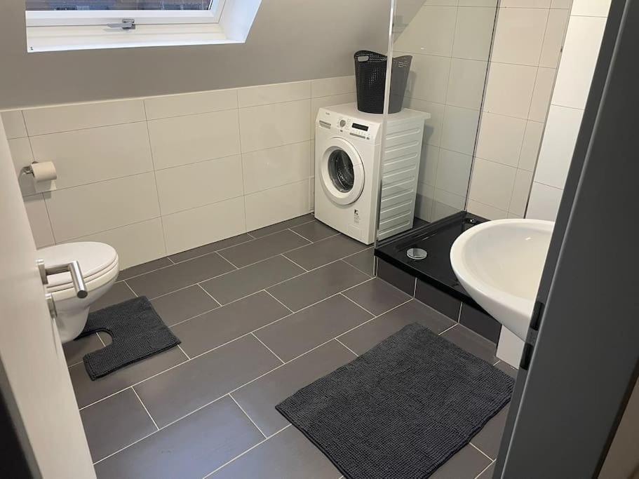 Moderne Ferienwohnung In Gelsenkirchen-Schalke Fuer 1 Bis 7 Personen Mit Terrasse, Ideal Fuer Gruppen & Stadionbesuche Екстериор снимка