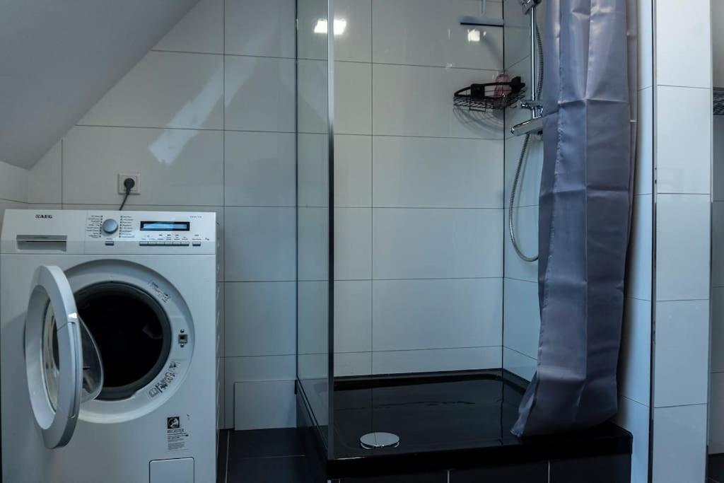 Moderne Ferienwohnung In Gelsenkirchen-Schalke Fuer 1 Bis 7 Personen Mit Terrasse, Ideal Fuer Gruppen & Stadionbesuche Екстериор снимка