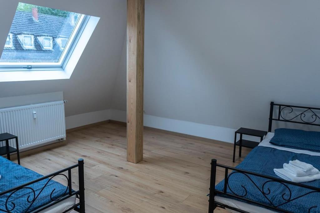 Moderne Ferienwohnung In Gelsenkirchen-Schalke Fuer 1 Bis 7 Personen Mit Terrasse, Ideal Fuer Gruppen & Stadionbesuche Екстериор снимка