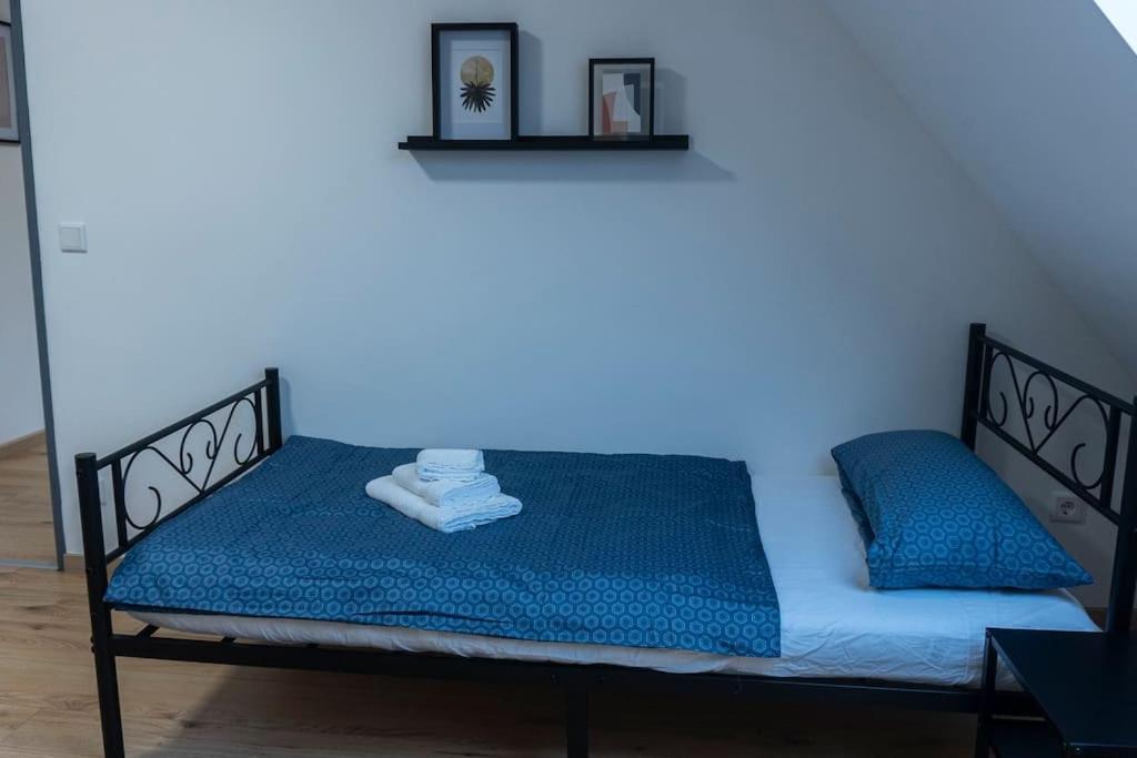 Moderne Ferienwohnung In Gelsenkirchen-Schalke Fuer 1 Bis 7 Personen Mit Terrasse, Ideal Fuer Gruppen & Stadionbesuche Екстериор снимка
