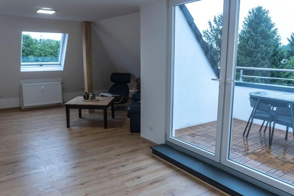 Moderne Ferienwohnung In Gelsenkirchen-Schalke Fuer 1 Bis 7 Personen Mit Terrasse, Ideal Fuer Gruppen & Stadionbesuche Екстериор снимка