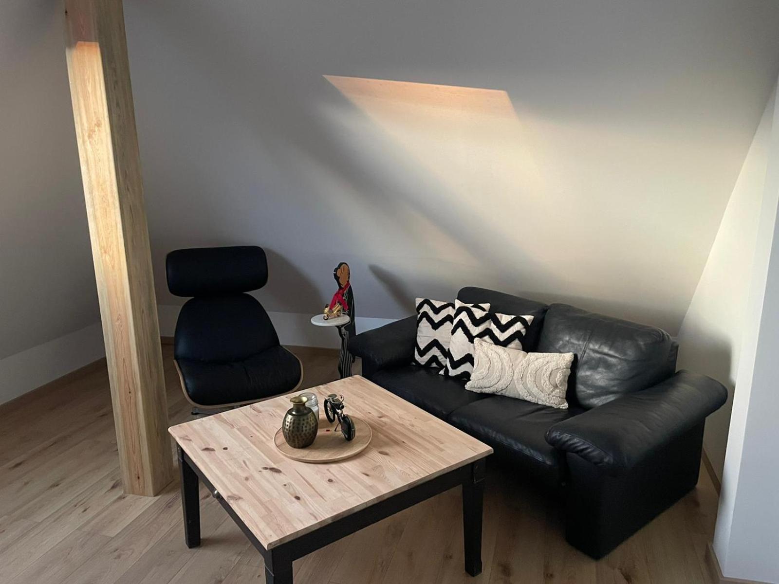Moderne Ferienwohnung In Gelsenkirchen-Schalke Fuer 1 Bis 7 Personen Mit Terrasse, Ideal Fuer Gruppen & Stadionbesuche Екстериор снимка