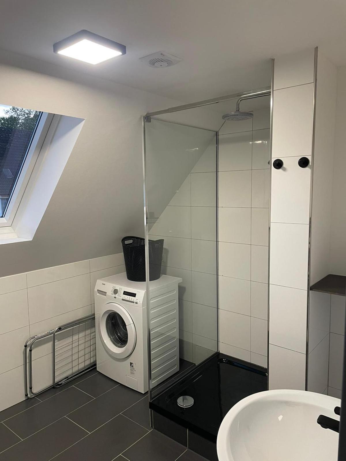 Moderne Ferienwohnung In Gelsenkirchen-Schalke Fuer 1 Bis 7 Personen Mit Terrasse, Ideal Fuer Gruppen & Stadionbesuche Екстериор снимка