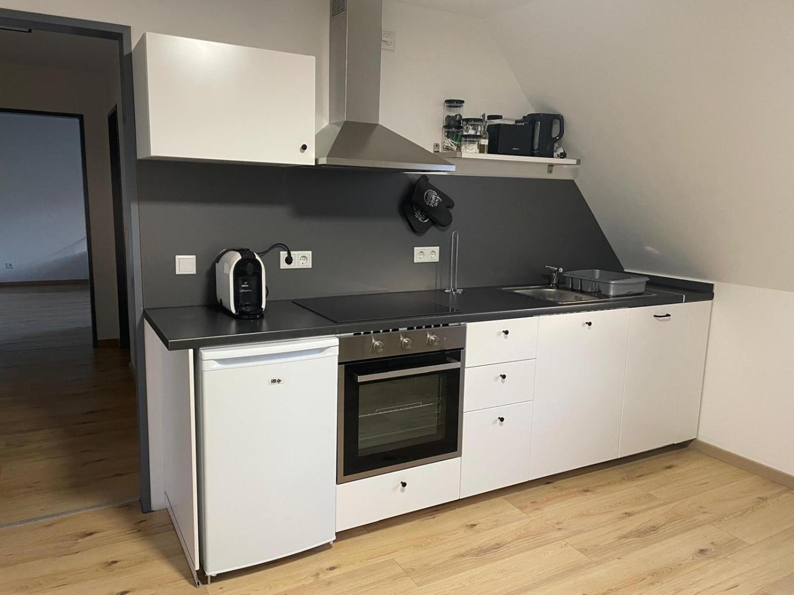 Moderne Ferienwohnung In Gelsenkirchen-Schalke Fuer 1 Bis 7 Personen Mit Terrasse, Ideal Fuer Gruppen & Stadionbesuche Екстериор снимка