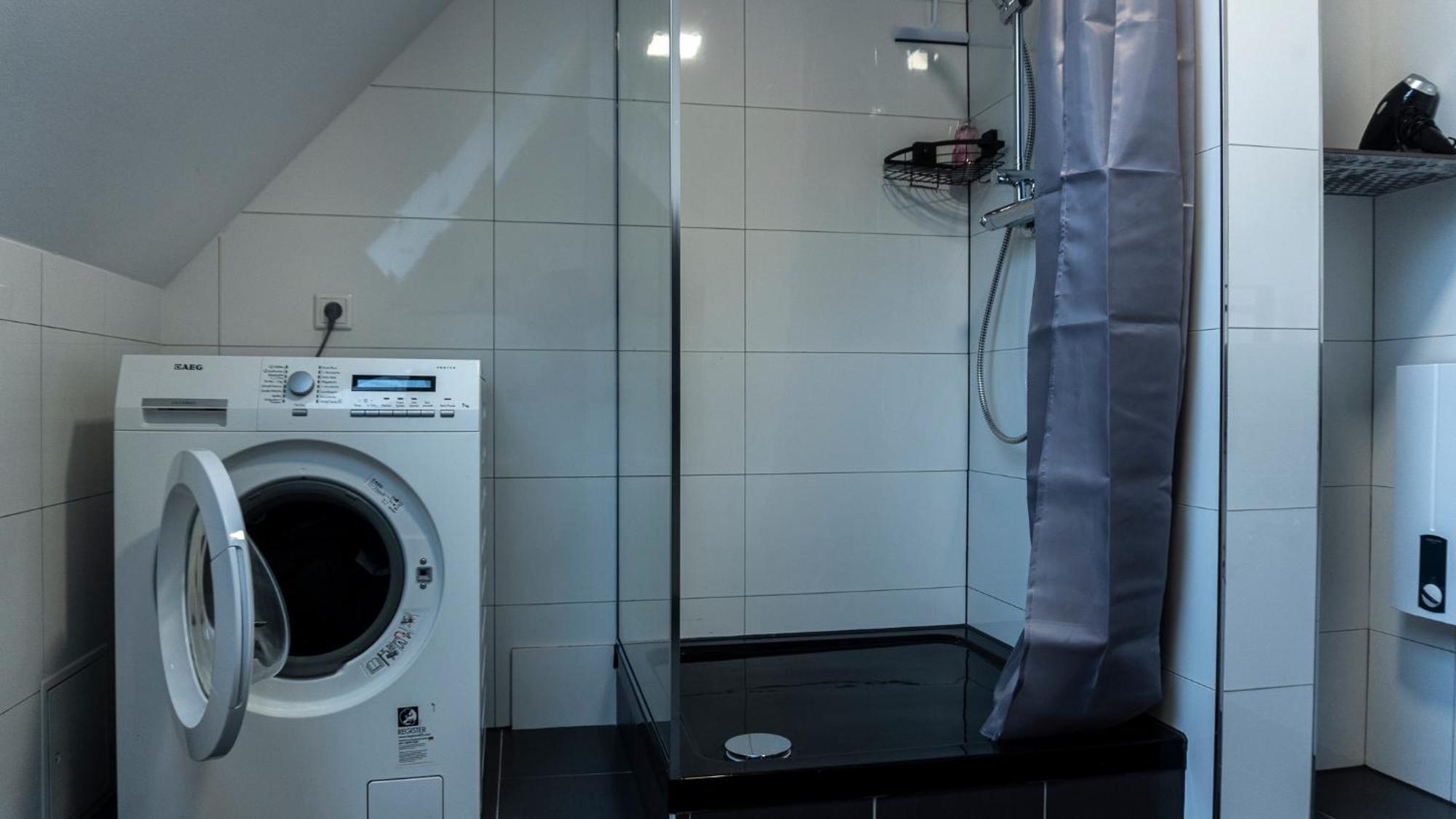 Moderne Ferienwohnung In Gelsenkirchen-Schalke Fuer 1 Bis 7 Personen Mit Terrasse, Ideal Fuer Gruppen & Stadionbesuche Екстериор снимка