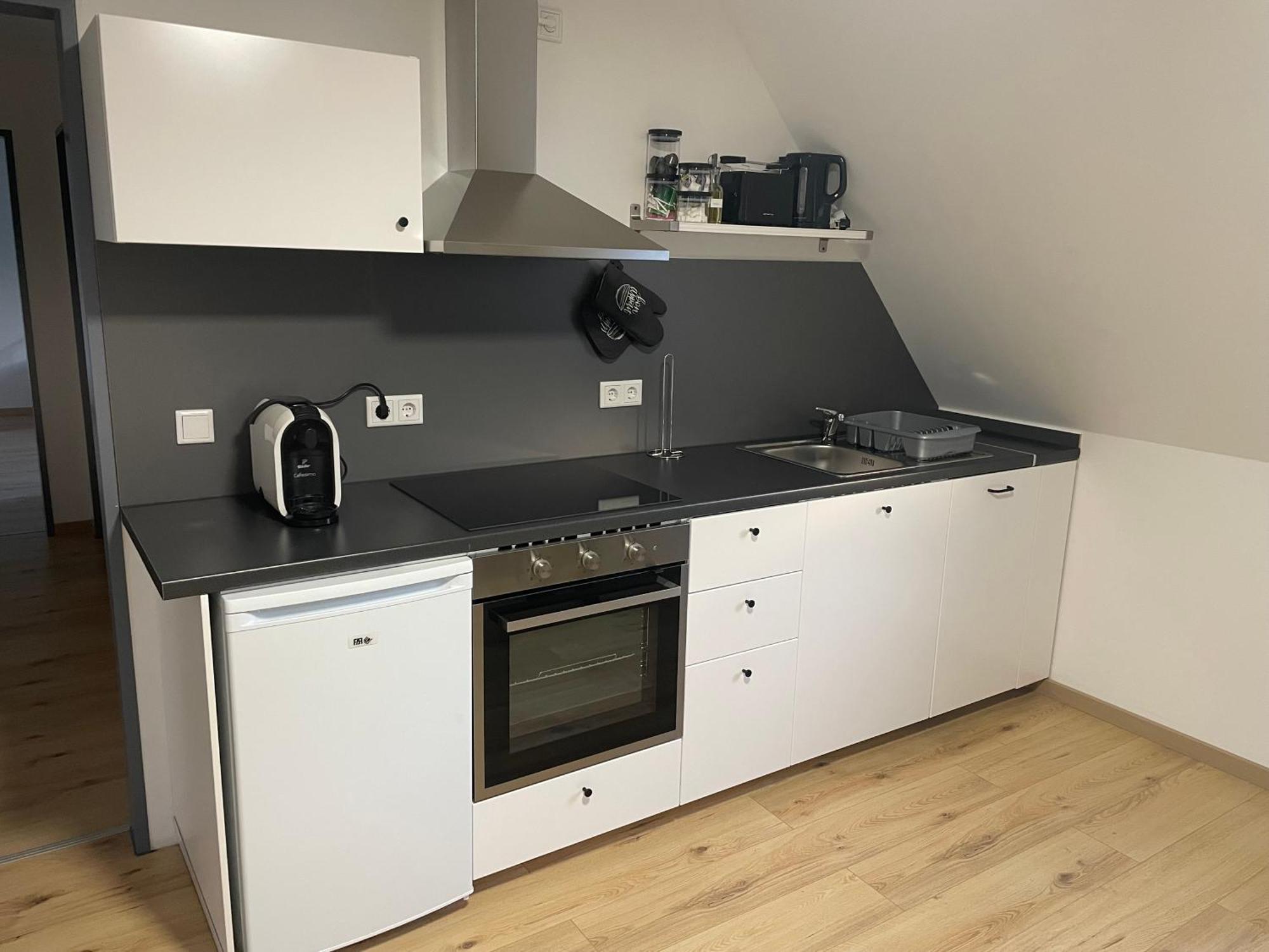 Moderne Ferienwohnung In Gelsenkirchen-Schalke Fuer 1 Bis 7 Personen Mit Terrasse, Ideal Fuer Gruppen & Stadionbesuche Екстериор снимка