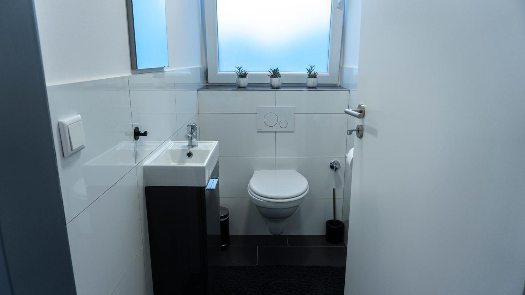 Moderne Ferienwohnung In Gelsenkirchen-Schalke Fuer 1 Bis 7 Personen Mit Terrasse, Ideal Fuer Gruppen & Stadionbesuche Екстериор снимка