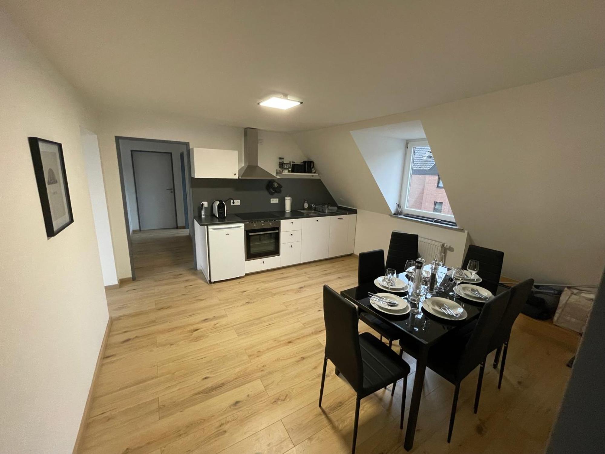 Moderne Ferienwohnung In Gelsenkirchen-Schalke Fuer 1 Bis 7 Personen Mit Terrasse, Ideal Fuer Gruppen & Stadionbesuche Екстериор снимка